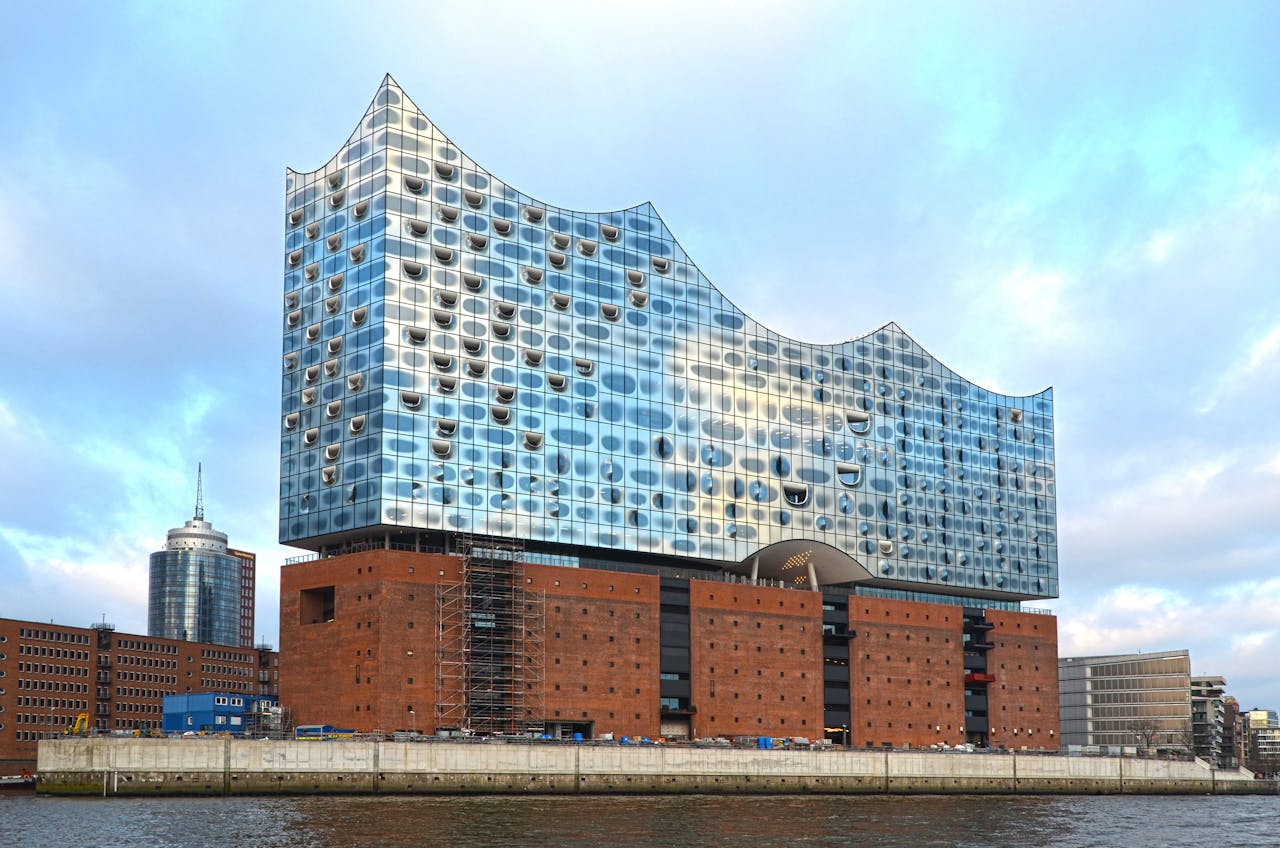 testimonial-image Stunning view of the Elbphilharmonie concert hall reflecting the sky on the Elbe River.